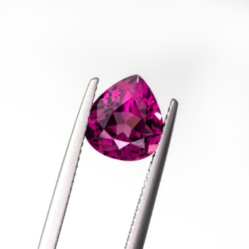 Show details for Rhodolite Garnet Modified Brilliant Gemstone 3.30cts  Rhodolite Garnet Gemstone 3.30cts G1414028P
