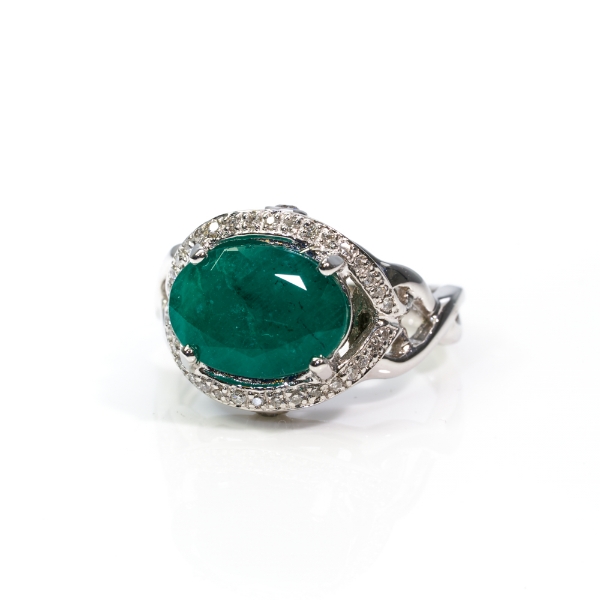 18KW Gold Emerald Solitaire Ring with Diamonds